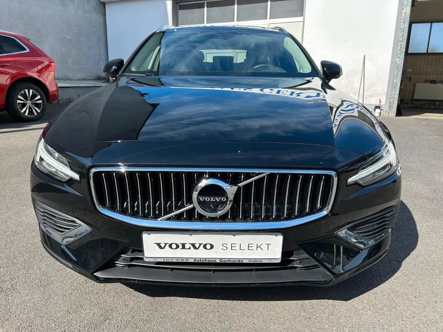 Volvo V60 T6 Plug-In AWD Inscription, Pano, 360°, AHK Noir - 2