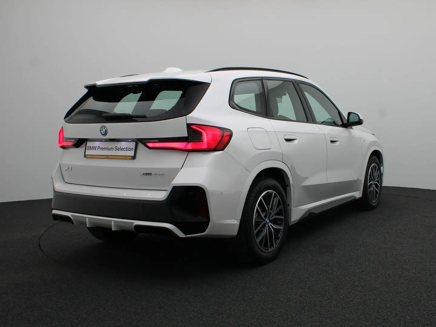 BMW X1 xDrive30e M Sportpakket | Premium Pack | Adaptief Wit - 2