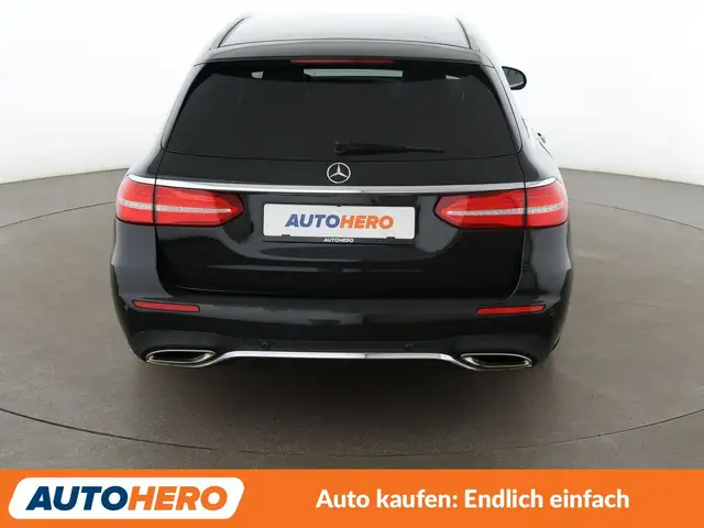 Mercedes-Benz 250 view 5
