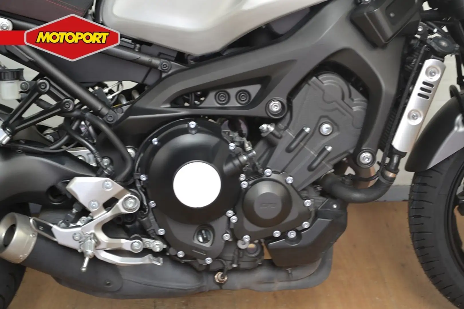 Yamaha XSR 900 Gris - 2