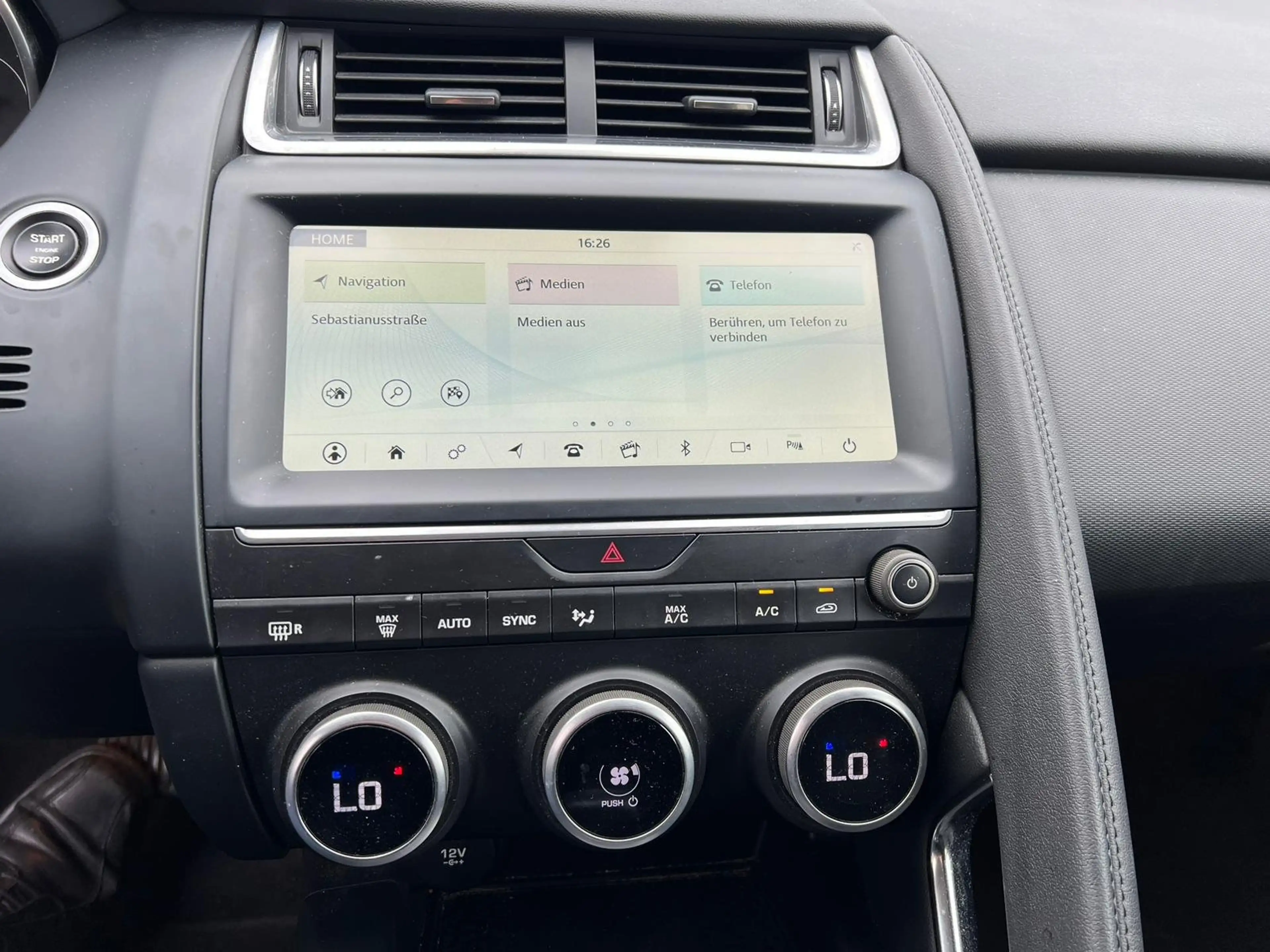 Jaguar E-Pace Basis AWD — photo 6