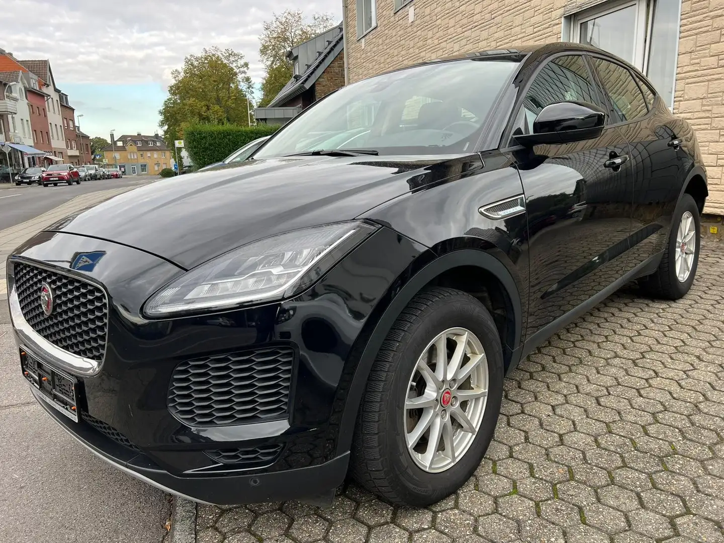 Jaguar E-Pace AWD * AUTOMATIK * NAVI * KAMERA * Negro - 1
