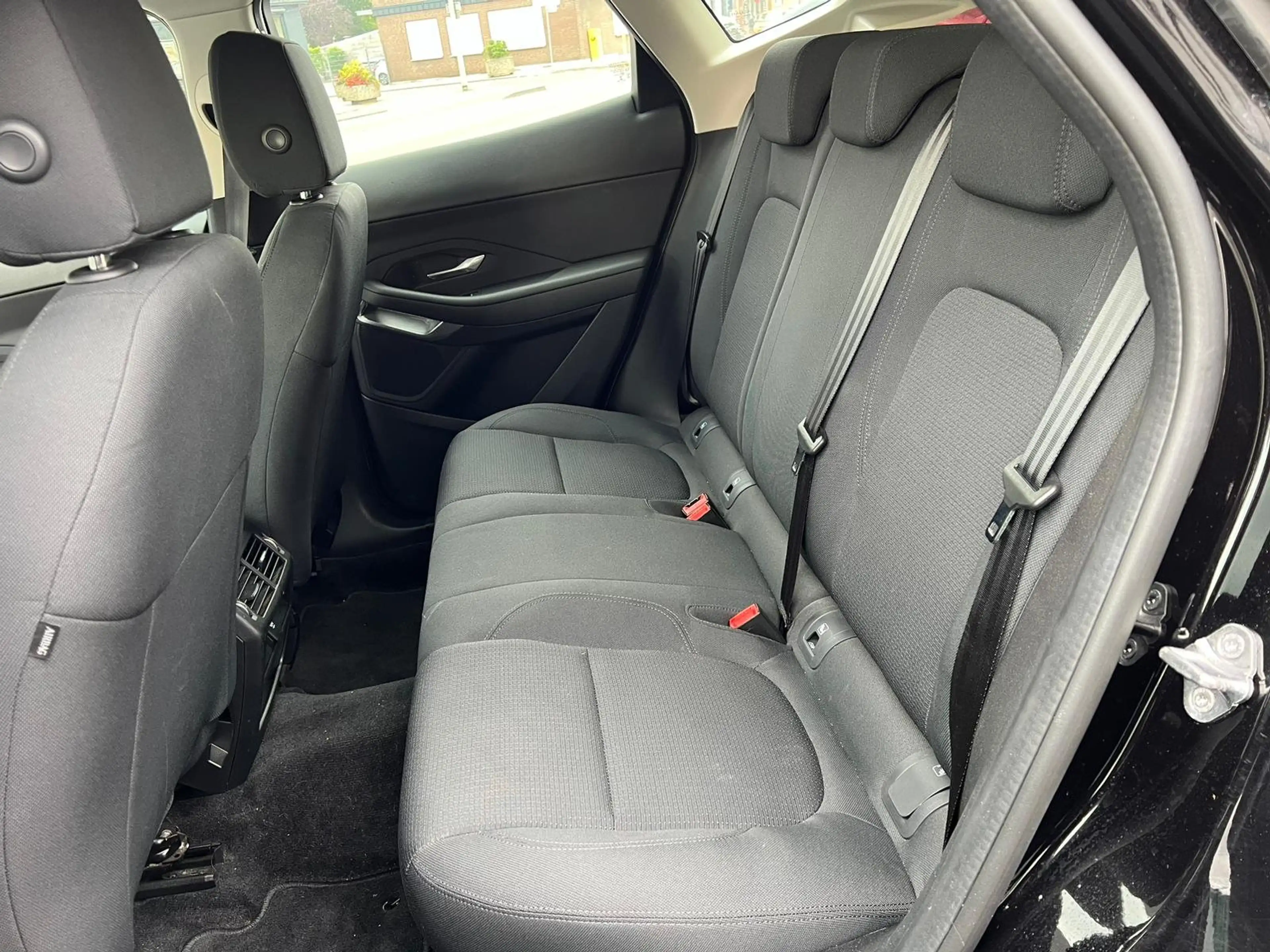 Jaguar E-Pace Basis AWD — photo 8