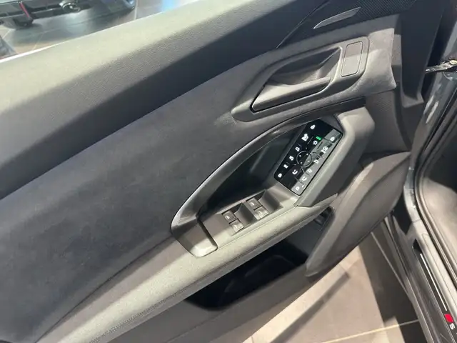 Audi SQ5 view 12