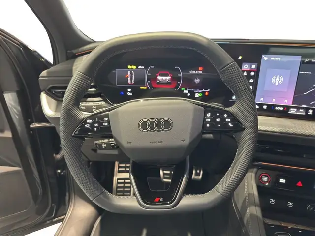 Audi SQ5 view 13