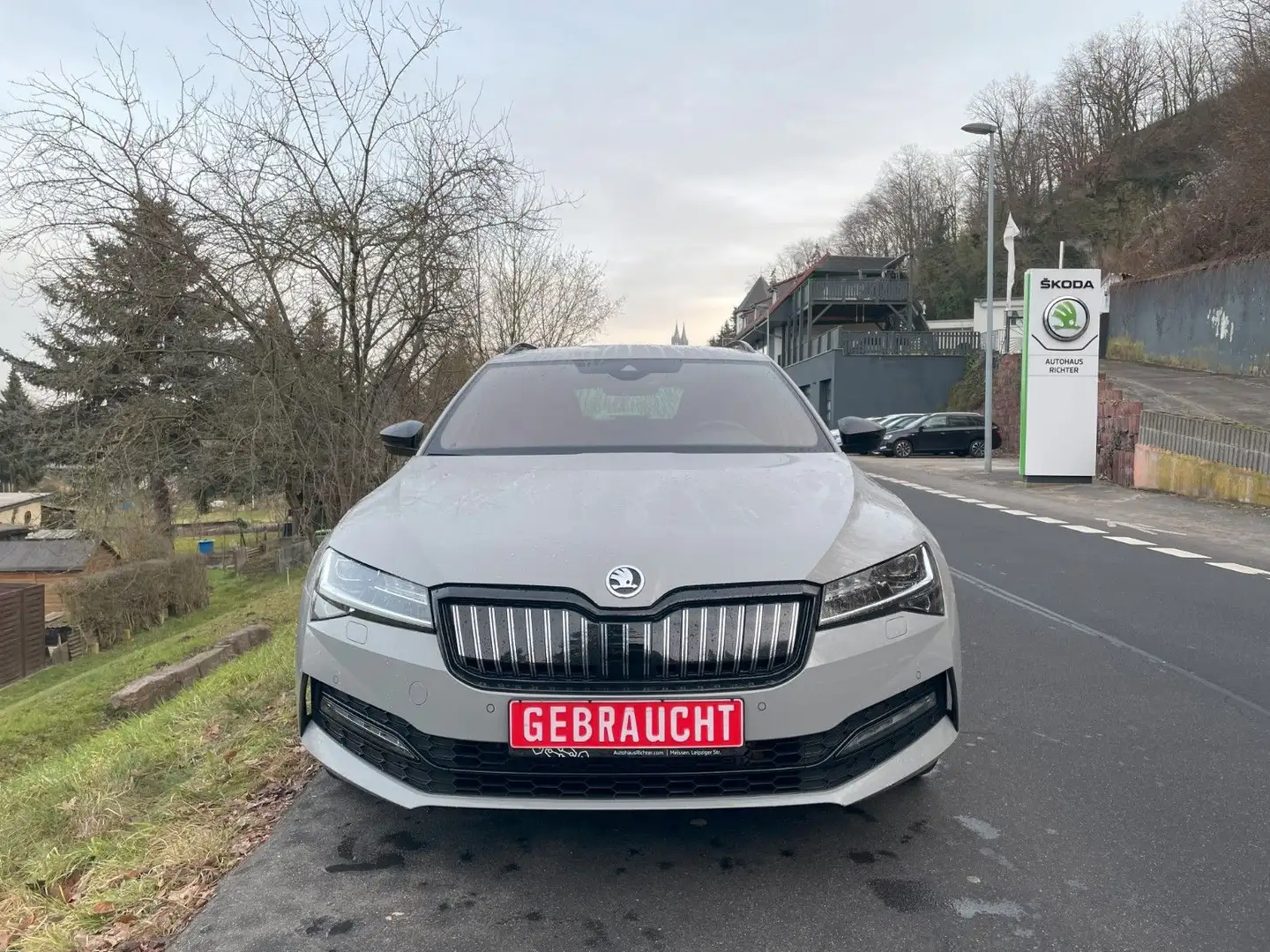 Skoda Superb Combi Sportline iV 1.4 TSI 160 kW Grijs - 2
