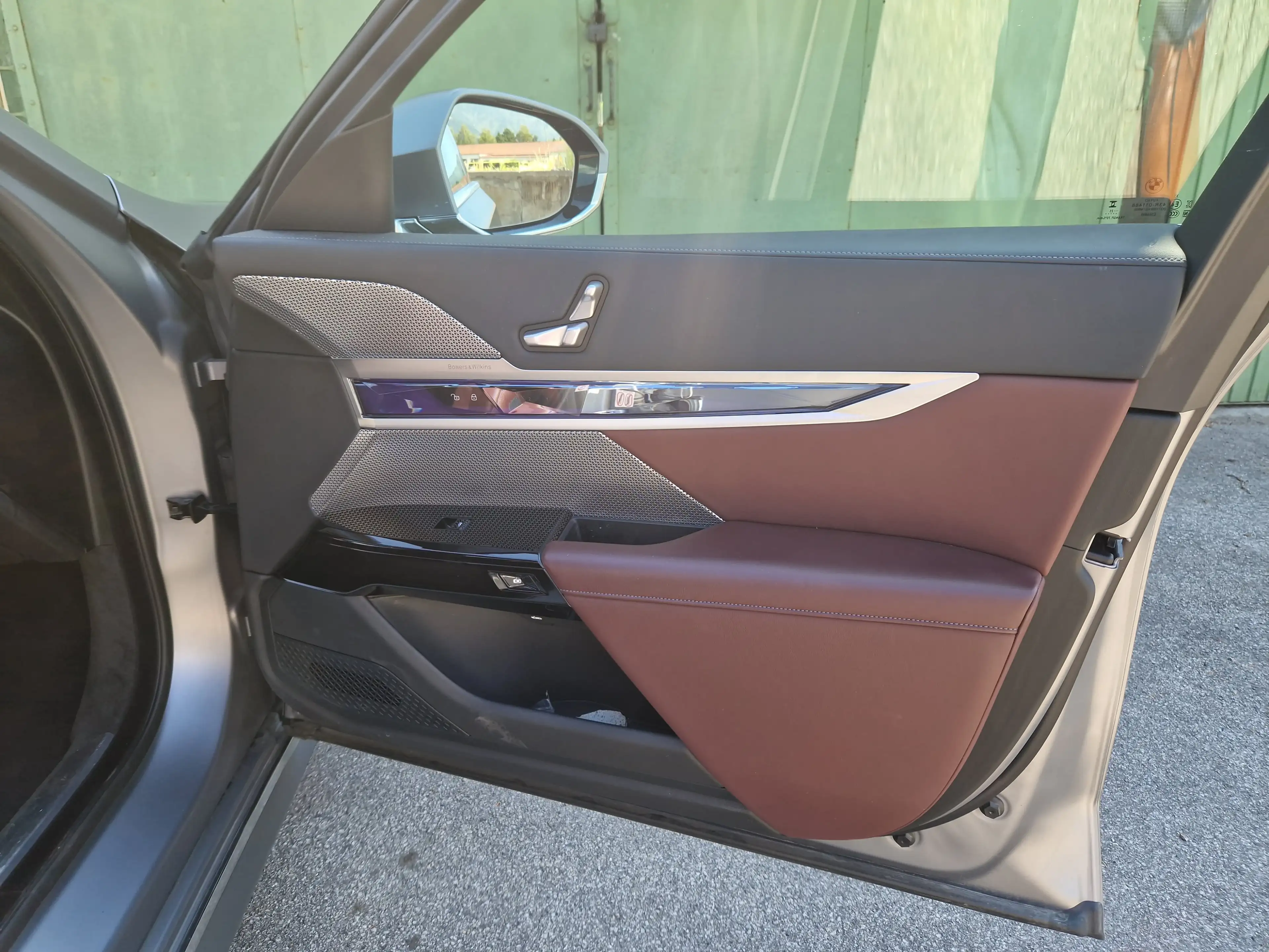 BMW i7 xDrive60 — photo 13