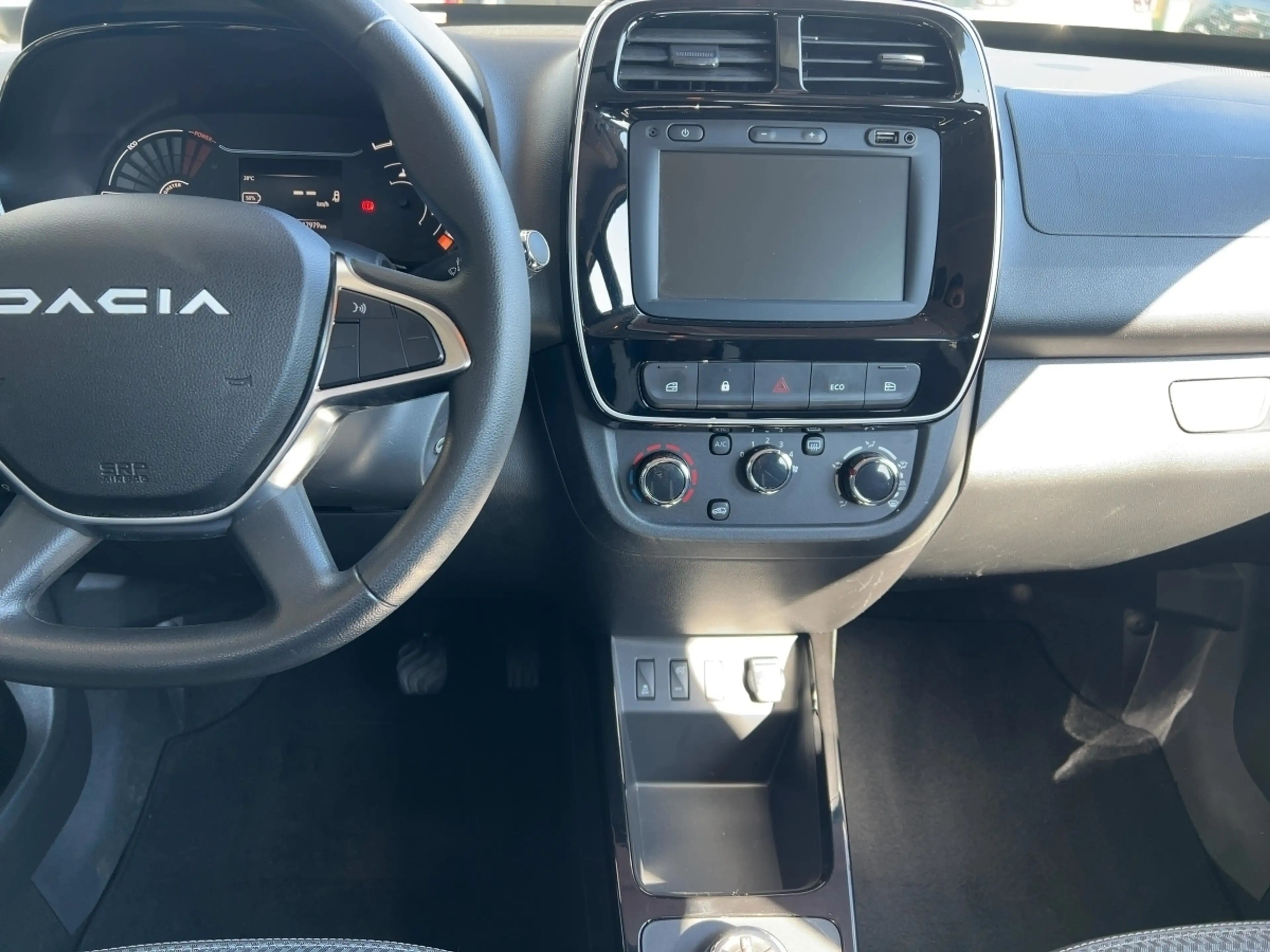 Dacia Spring Essential KLIMA LED-Tagfahrlicht ABS ESP ZV — photo 12