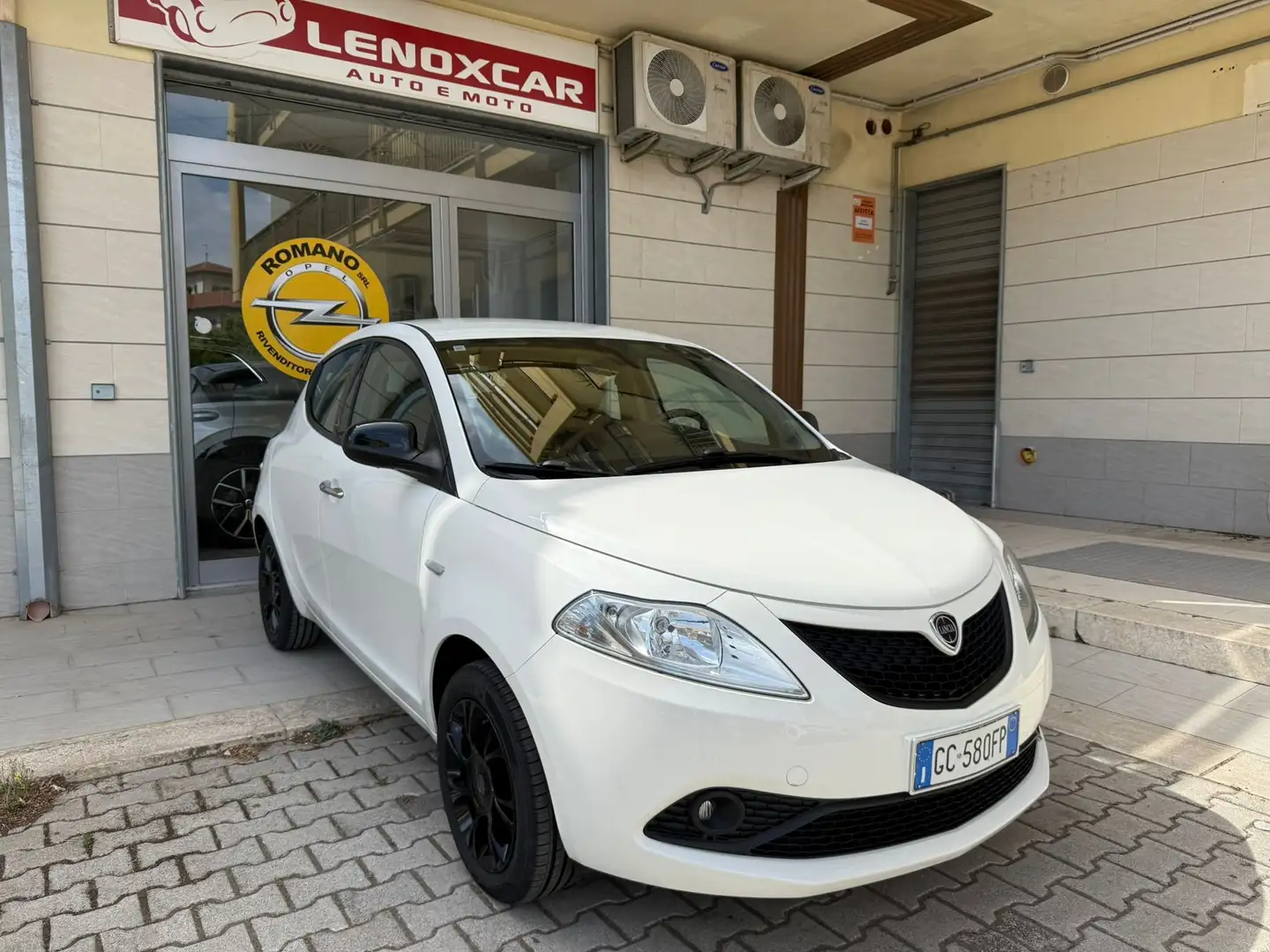 Lancia Ypsilon 1.0 firefly hybrid Gold s&s 70 CV Bianco - 2
