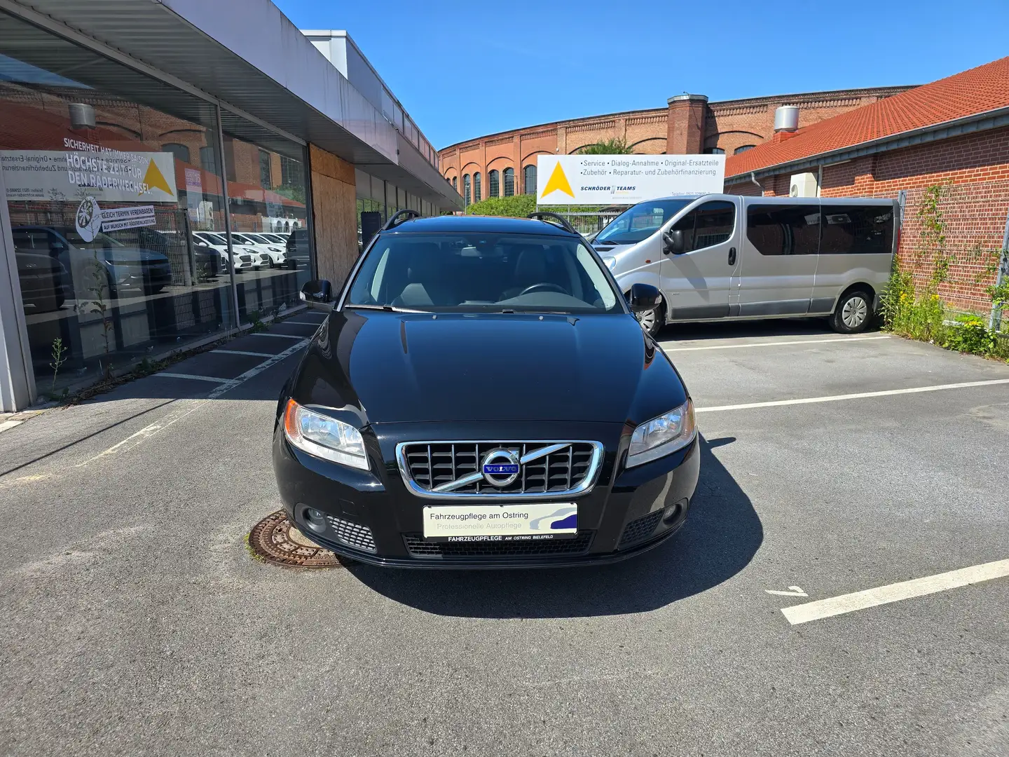 Volvo V70 2.0 D3- 5 Zylinder Schwarz - 2