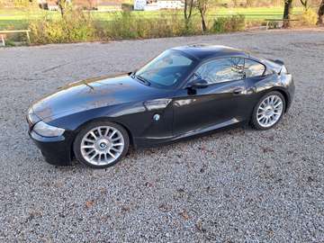 BMW Z4 Coupe mit erweitertem Lederpaket und Aerodynamikschweller von BMW