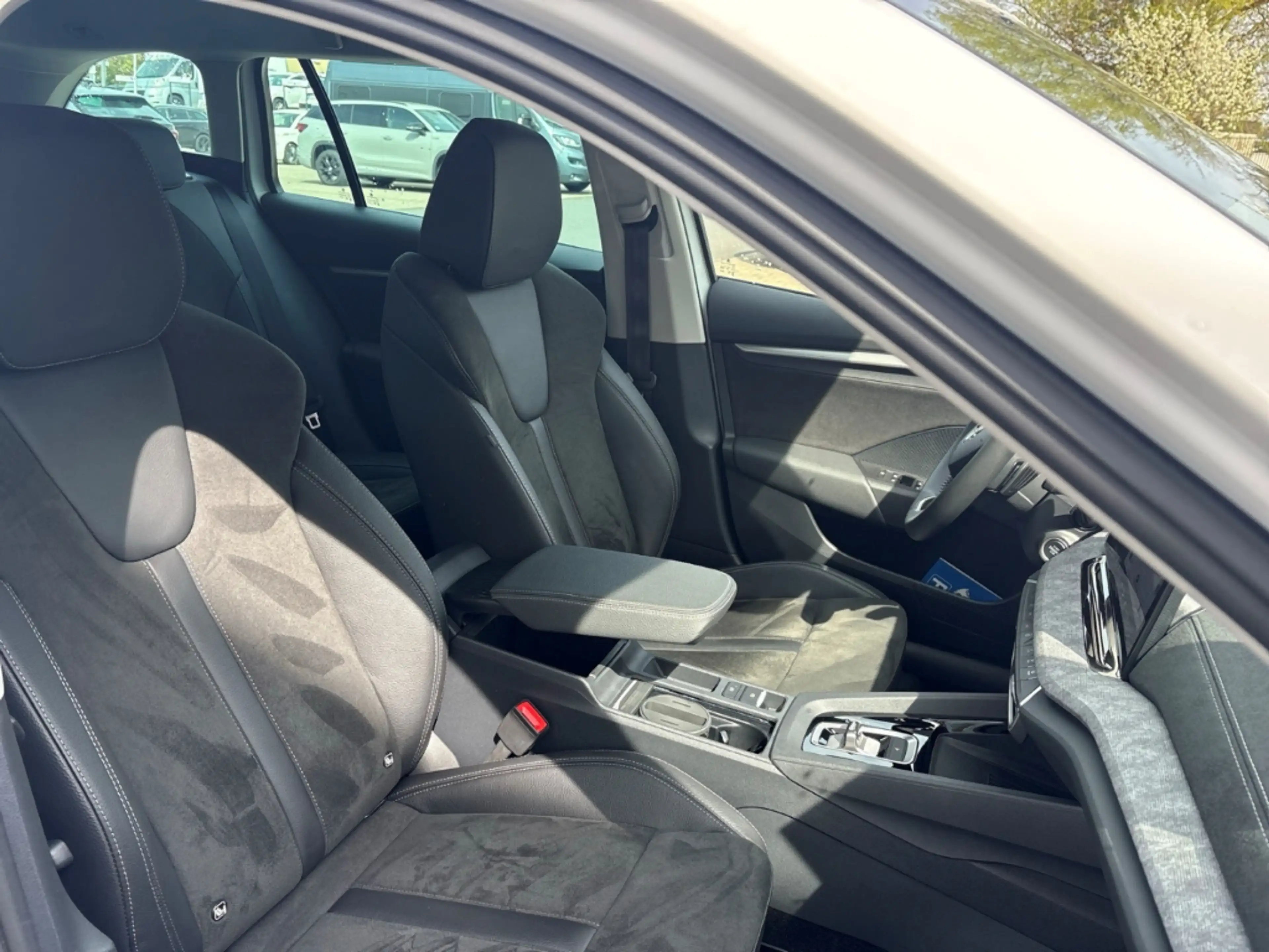 Skoda Octavia Combi Selection 2.0 TDI DSG Navi LED SHZ Kamera — photo 8