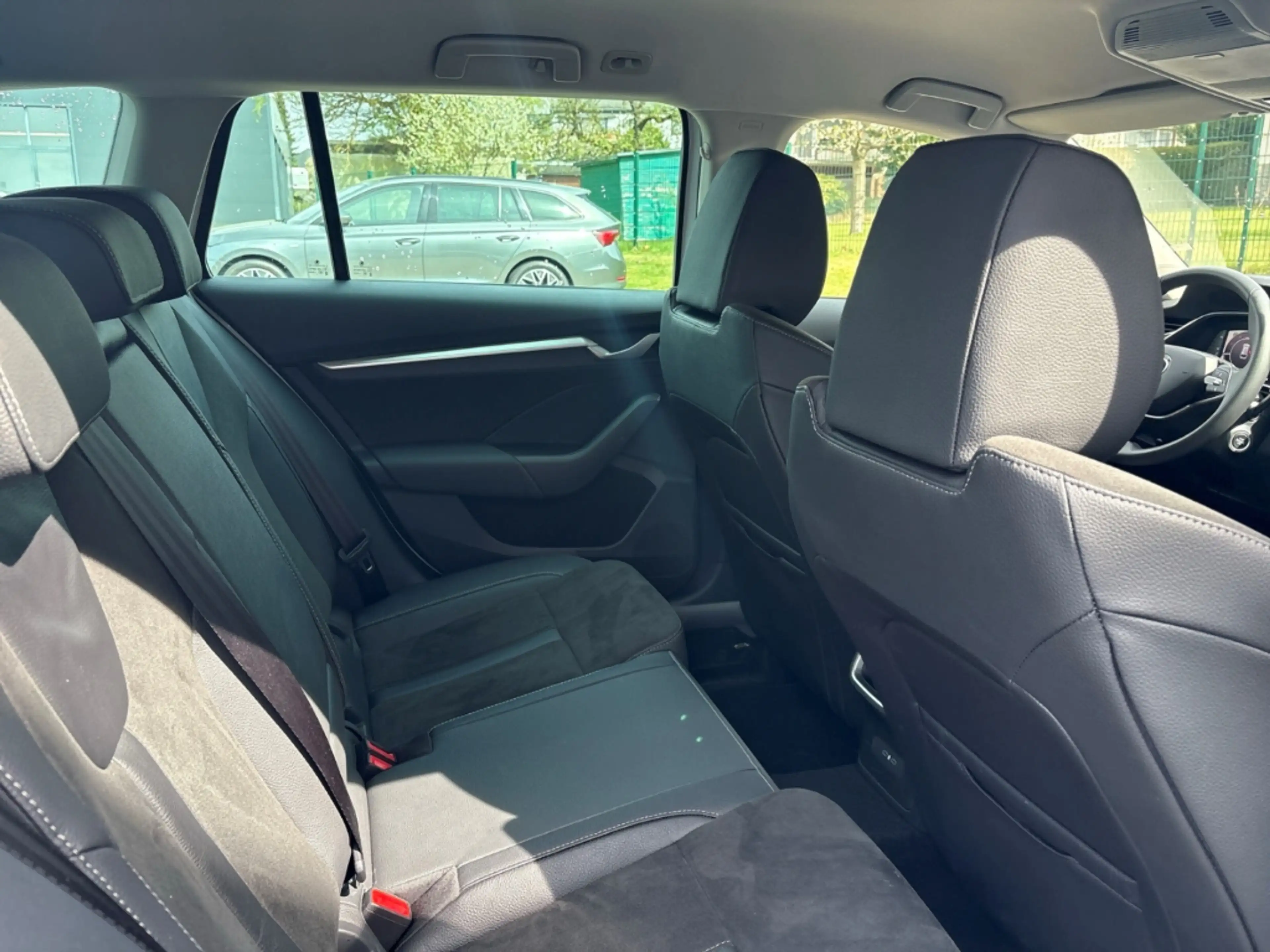 Skoda Octavia Combi Selection 2.0 TDI DSG Navi LED SHZ Kamera — photo 11