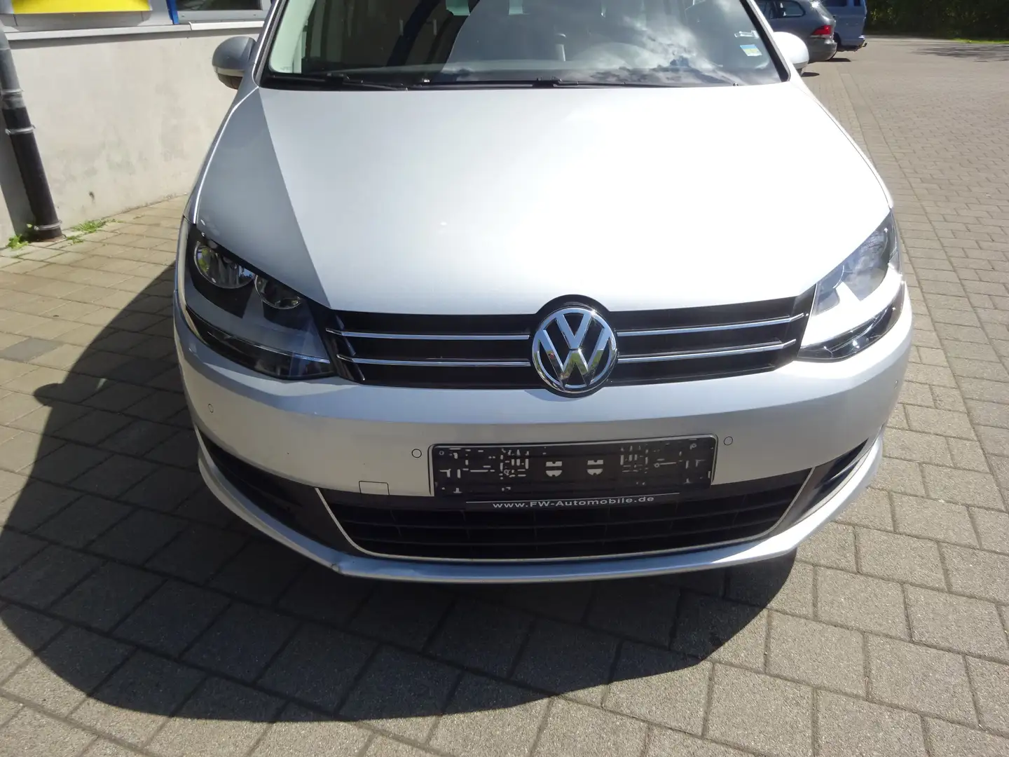 Volkswagen Sharan Comfortl 1,4TSI 110kw 150PS DSG Automatik Navigati Šedá - 2