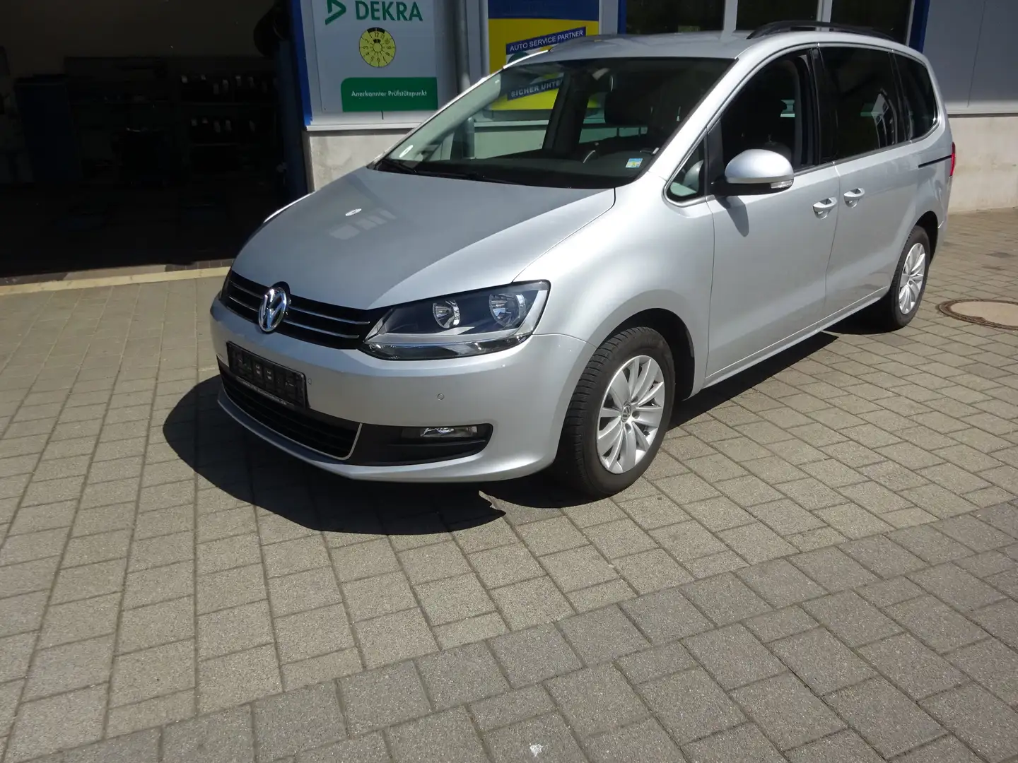 Volkswagen Sharan Comfortl 1,4TSI 110kw 150PS DSG Automatik Navigati Šedá - 1