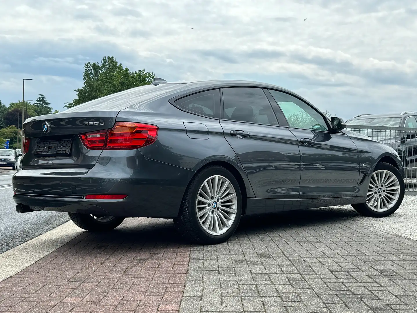 BMW 320 320 d Sport Line GT Gran Tourismo Pano H&K HeadUp Grey - 2