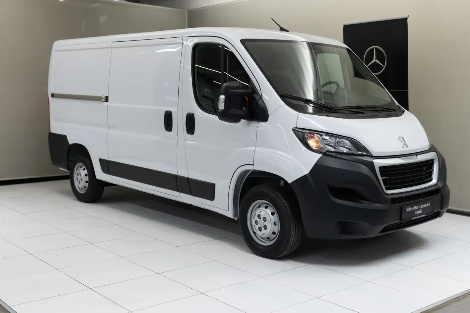 Peugeot Boxer 330 2.2 BlueHDi L2H1 3,0t S& (EU6d) SpurH Weiß - 2