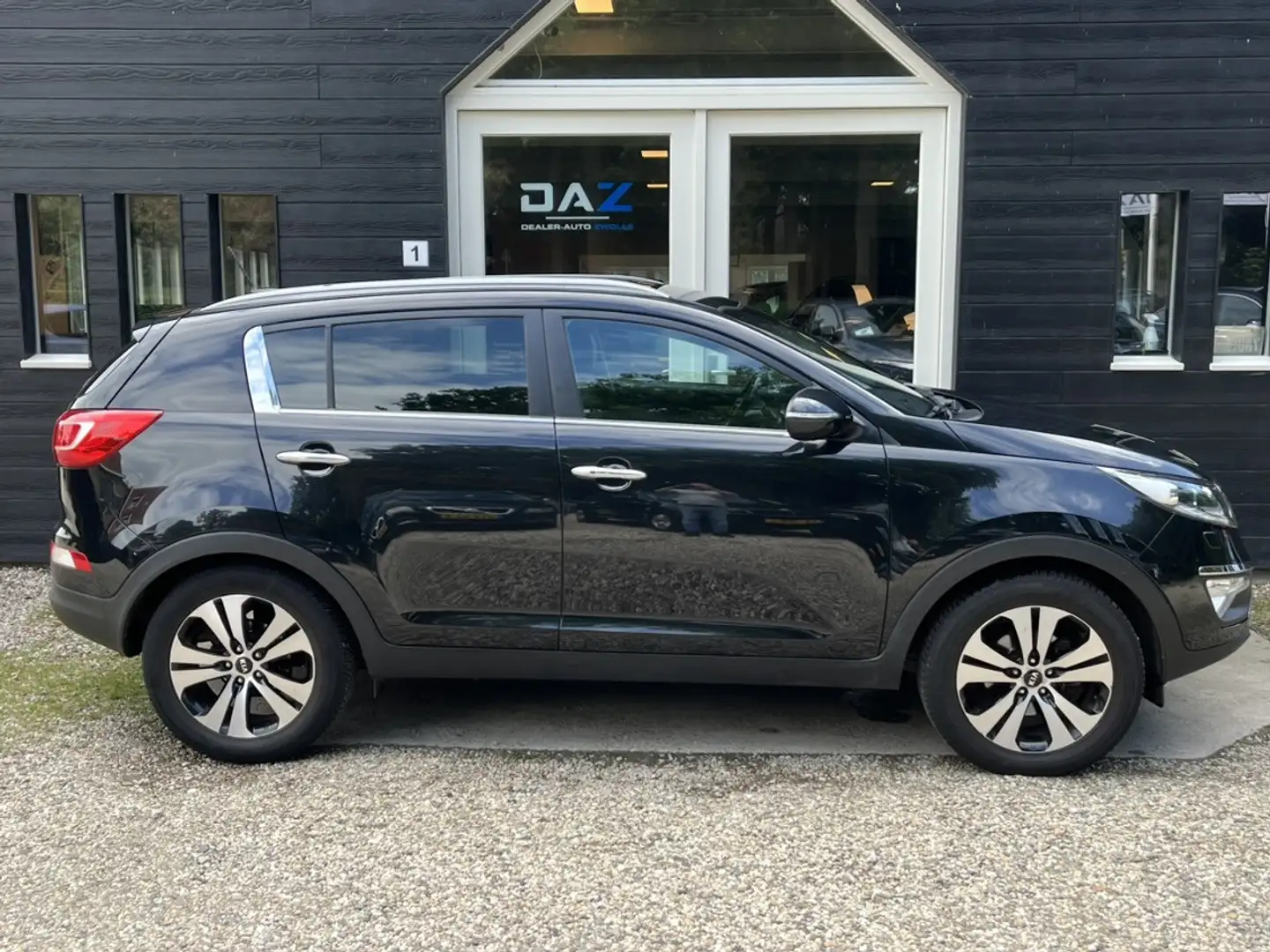 Kia Sportage 2.0 X-clusive Ecc/Audio/Leer/Navi/Lm Zwart - 2