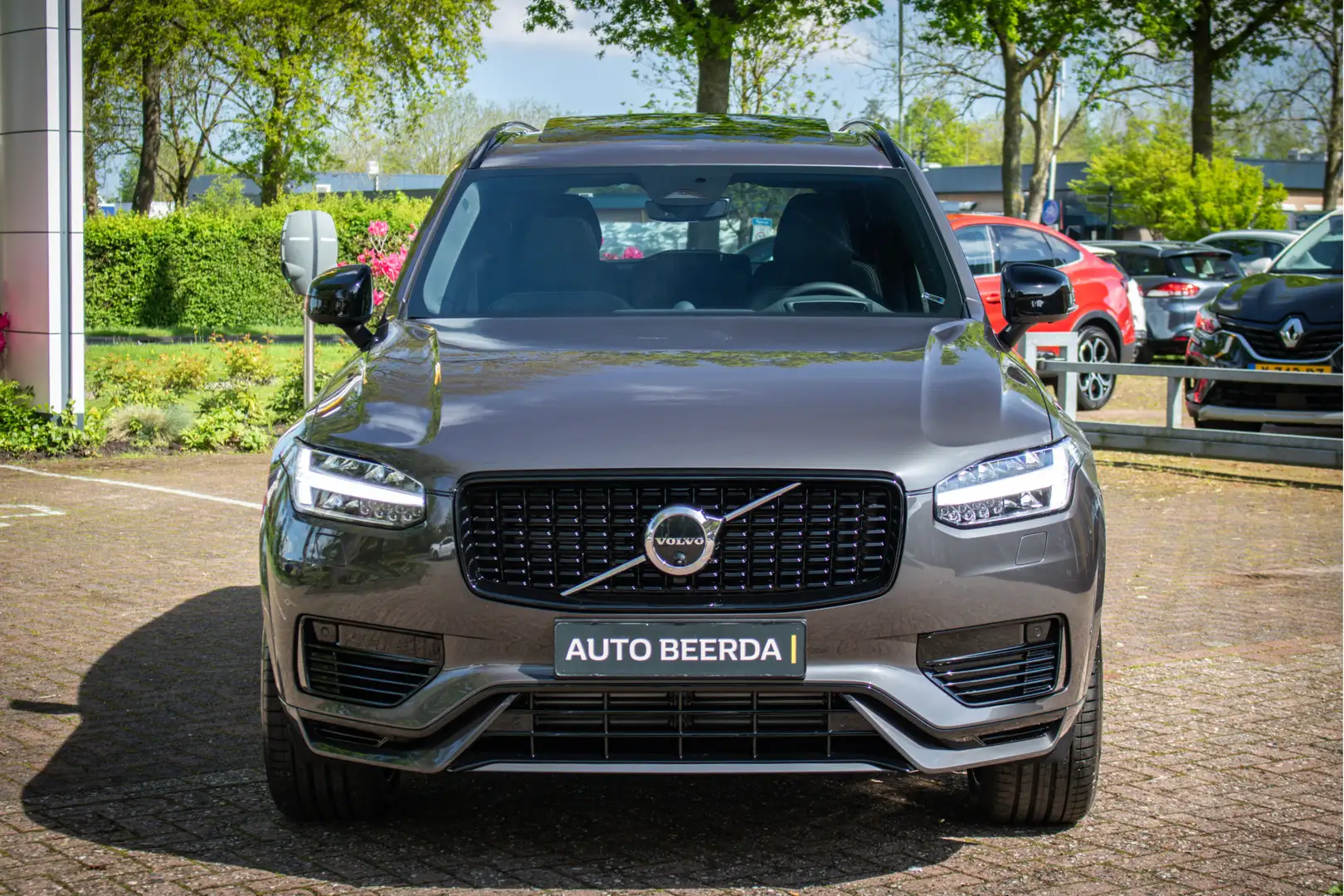 Volvo XC90 T8 Recharge AWD Ultimate Dark I Luchtvering I Bowe Grijs - 2