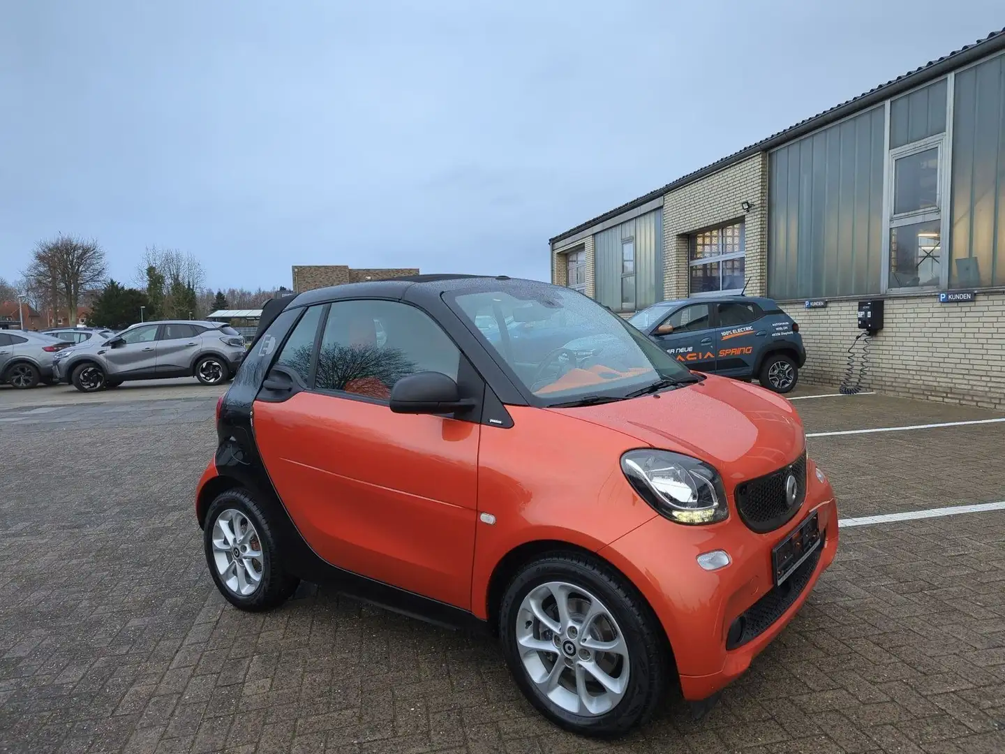 smart forTwo EQ electric drive passion Orange - 2