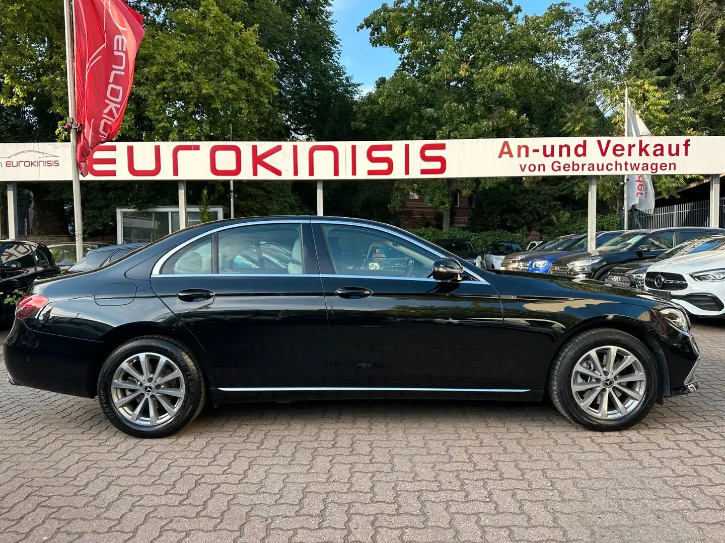 Mercedes-Benz E 200 AVANTGARDE*BUSINESS*LEDER*LED*SHZ*R-KAM* Schwarz - 1