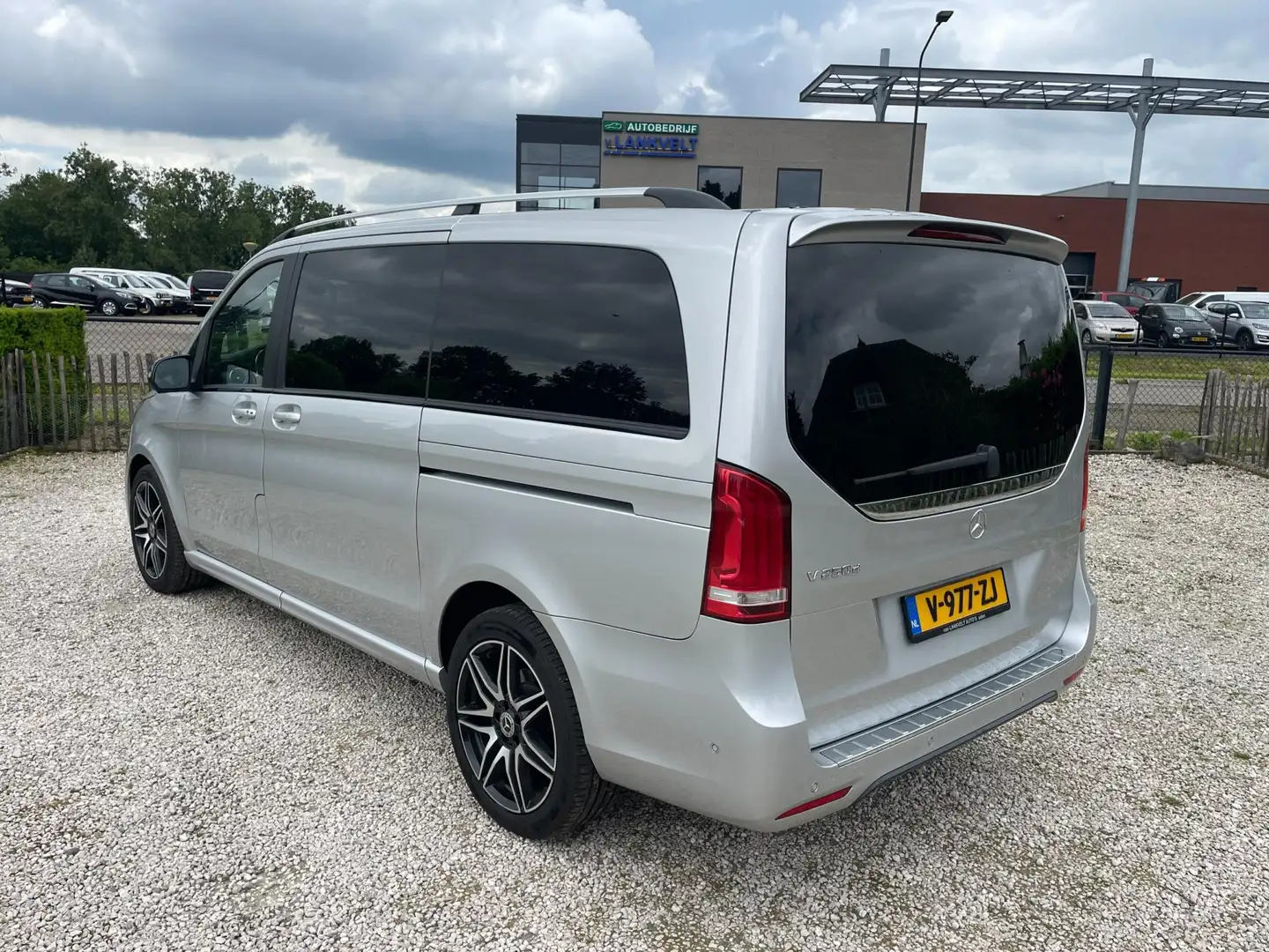 Mercedes-Benz V 250 250d AMG Lang DC Avantgarde Blackline Zilver - 2