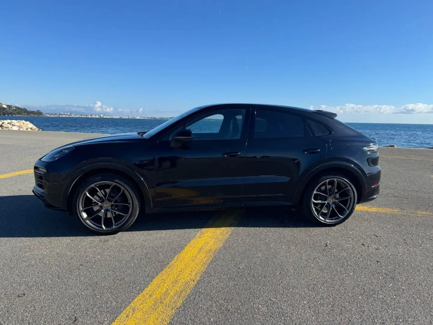 Porsche Cayenne III COUPE 3.0 V6 E-HYBRID 462CH Schwarz - 2