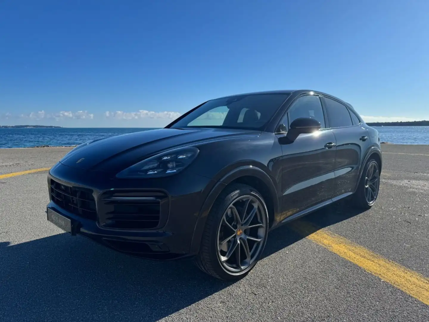 Porsche Cayenne III COUPE 3.0 V6 E-HYBRID 462CH Schwarz - 1