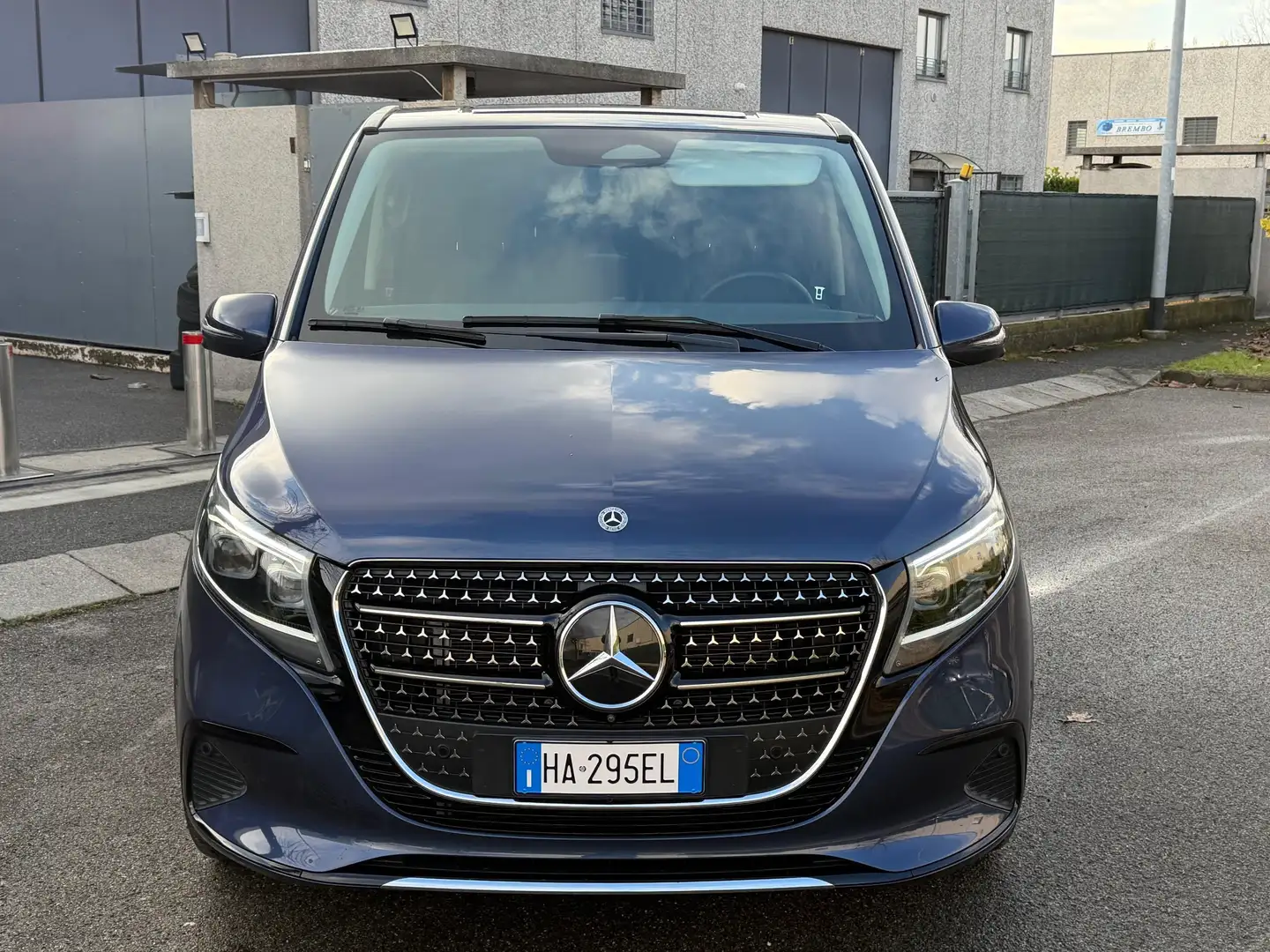 Mercedes-Benz V 220 d LONG Avantgarde auto 6POSTI KM 12.200 FULL IVA!! Blu/Azzurro - 2