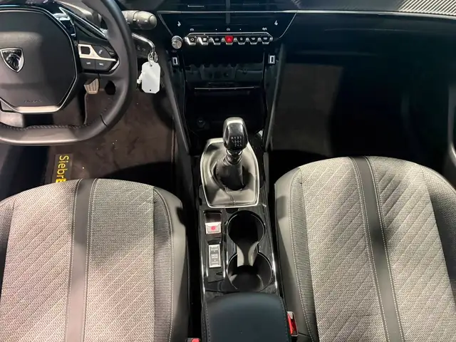 Peugeot 208 view 12