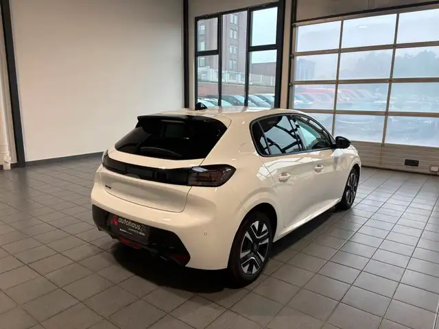 Peugeot 208 view 5