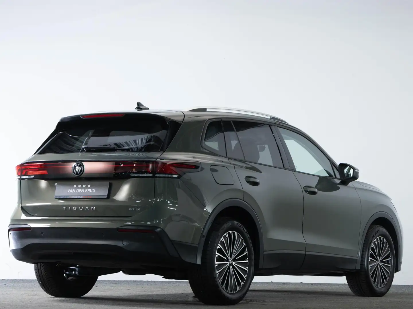 Volkswagen Tiguan 1.5 eTSI 130 PK DSG Life | LED | Navigatie Via Sma Groen - 2