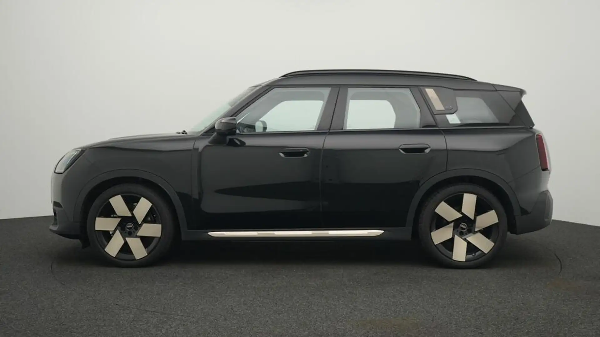 MINI Countryman SE All4 Favoured Trim Noir - 2