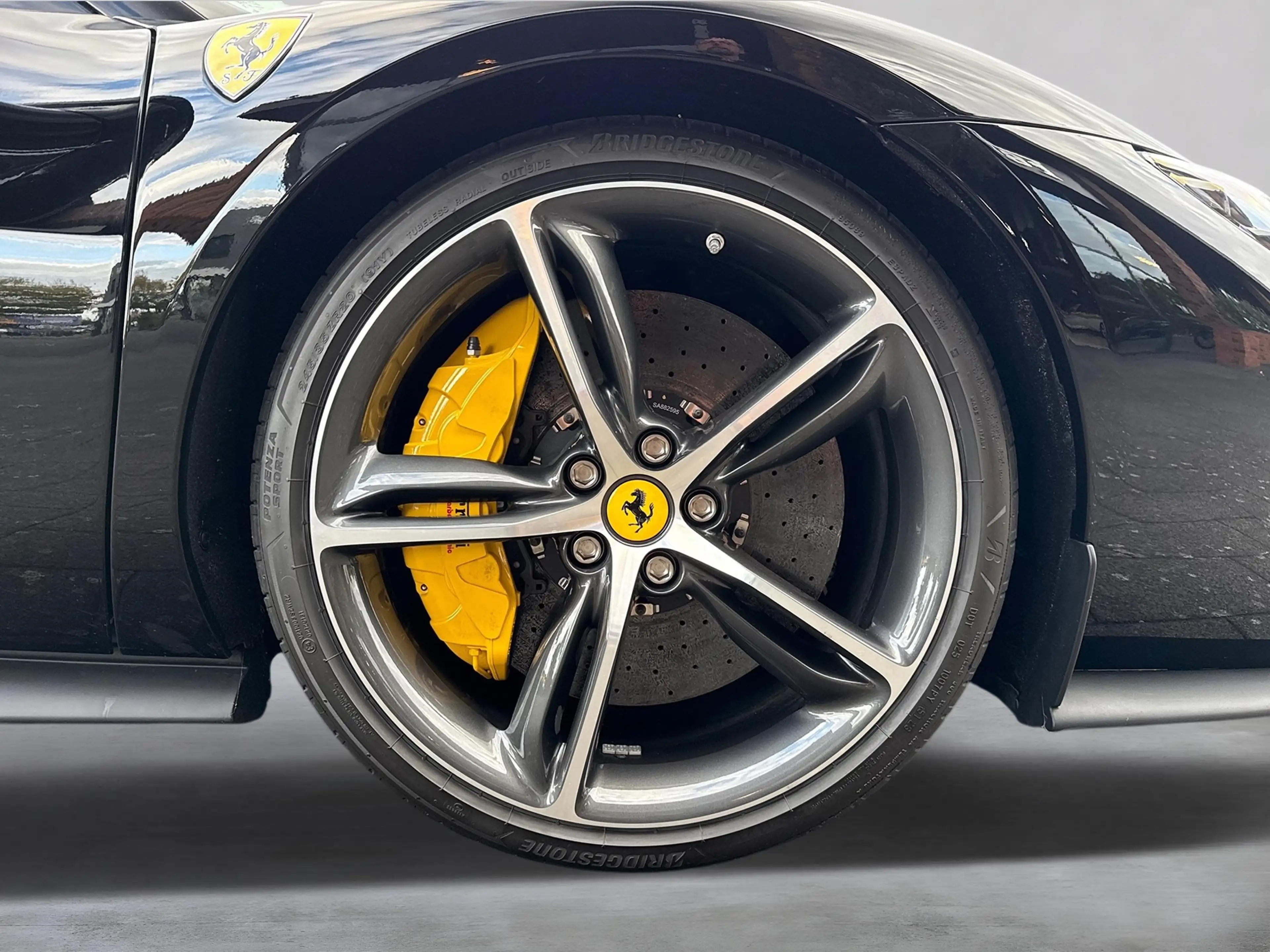 Ferrari 296 GTB *Embleme*Navi*PDC*Klima*Leder* — photo 12