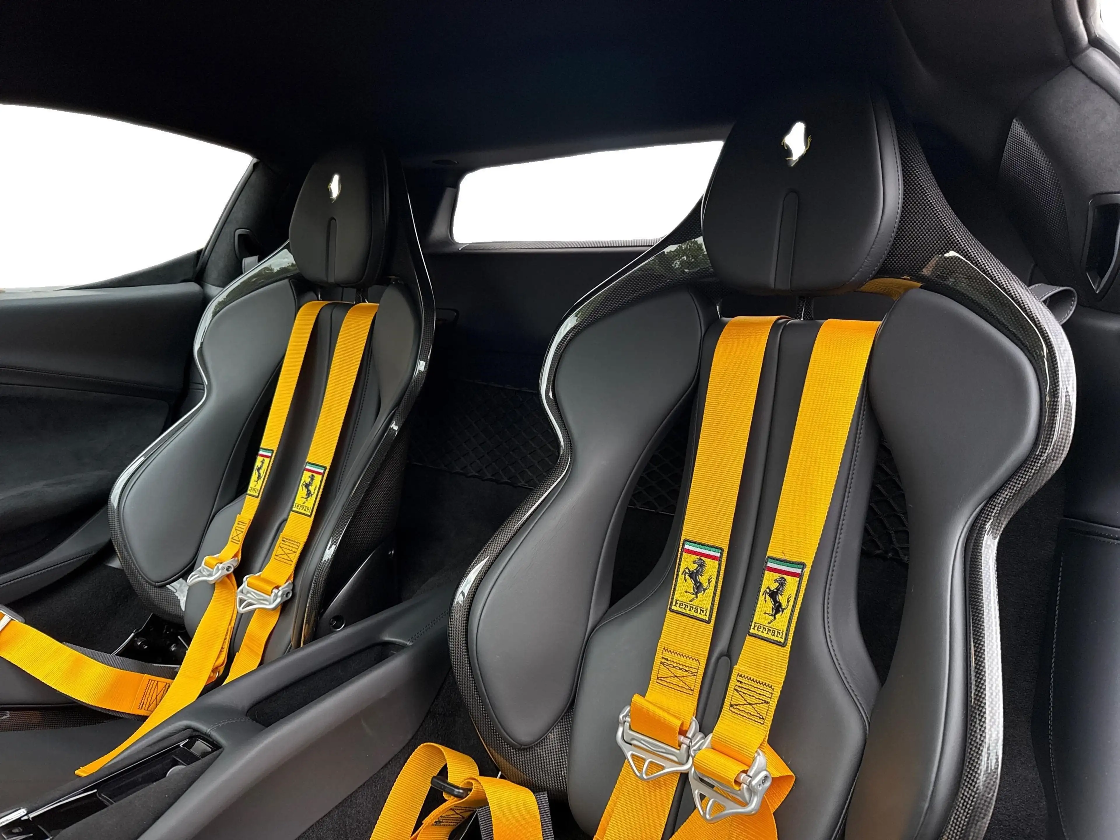 Ferrari 296 GTB *Embleme*Navi*PDC*Klima*Leder* — photo 15