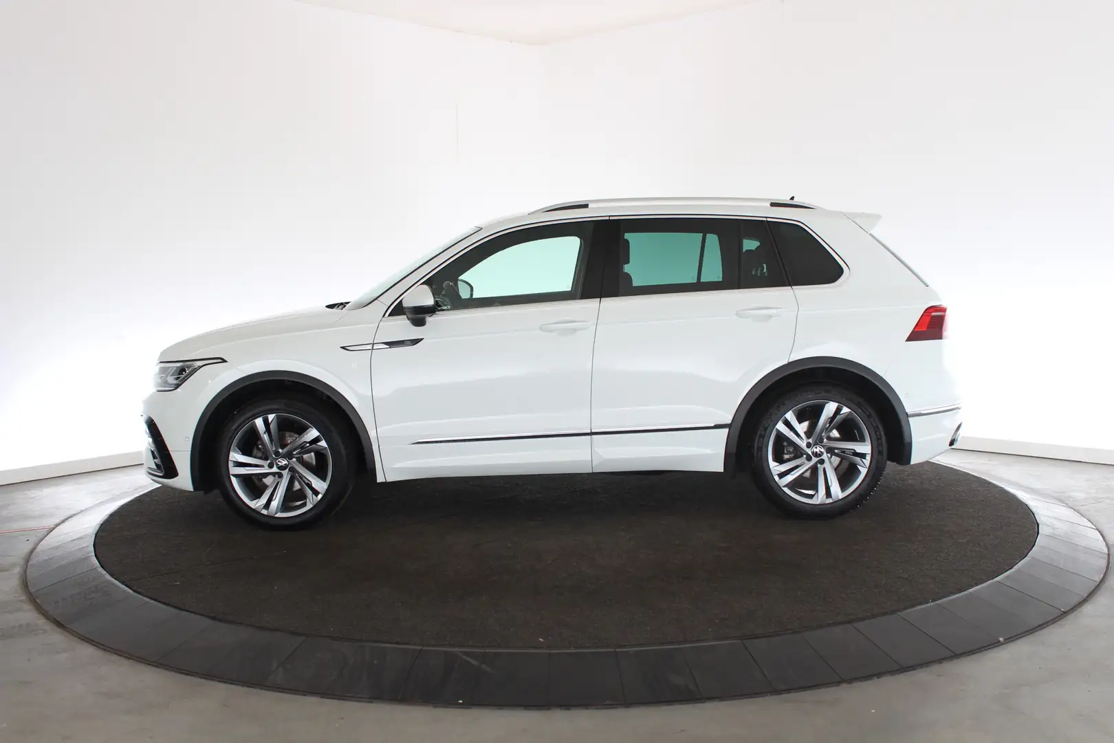 Volkswagen Tiguan 1.5 TSI R-Line Business+ | H&K | Assistentie pakke Wit - 2