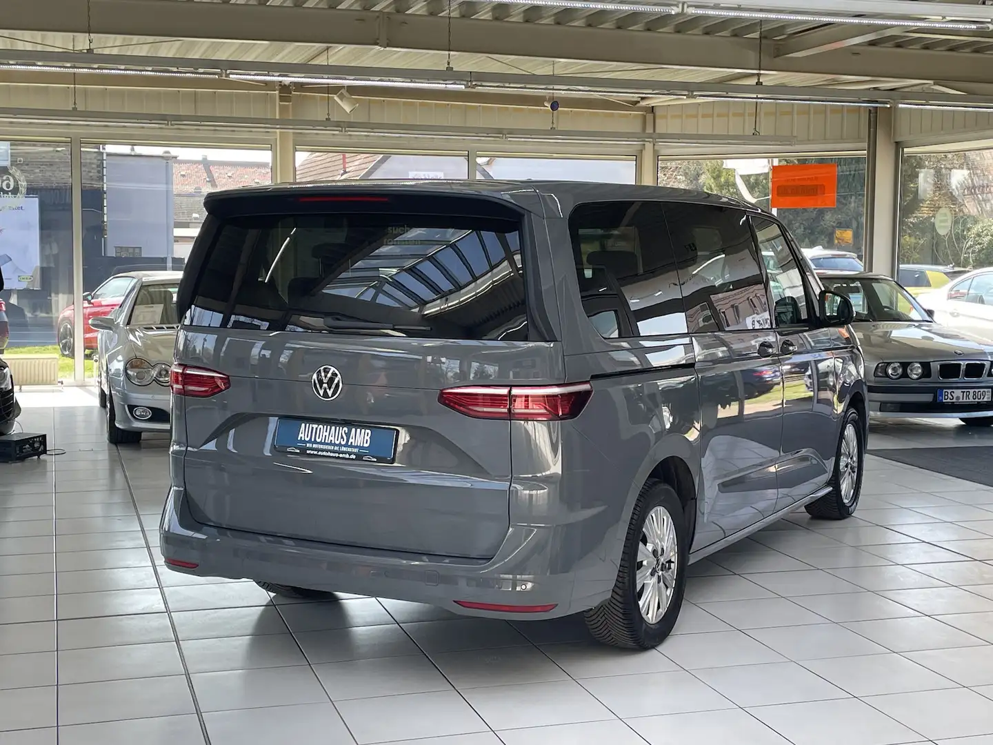 Volkswagen T7 Multivan 2.0TDI Aut. Bulli Lang Virtual Tacho Grau - 2