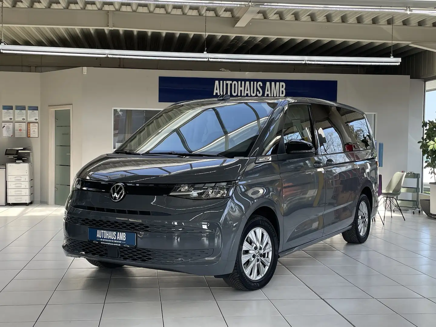 Volkswagen T7 Multivan 2.0TDI Aut. Bulli Lang Virtual Tacho Grau - 1