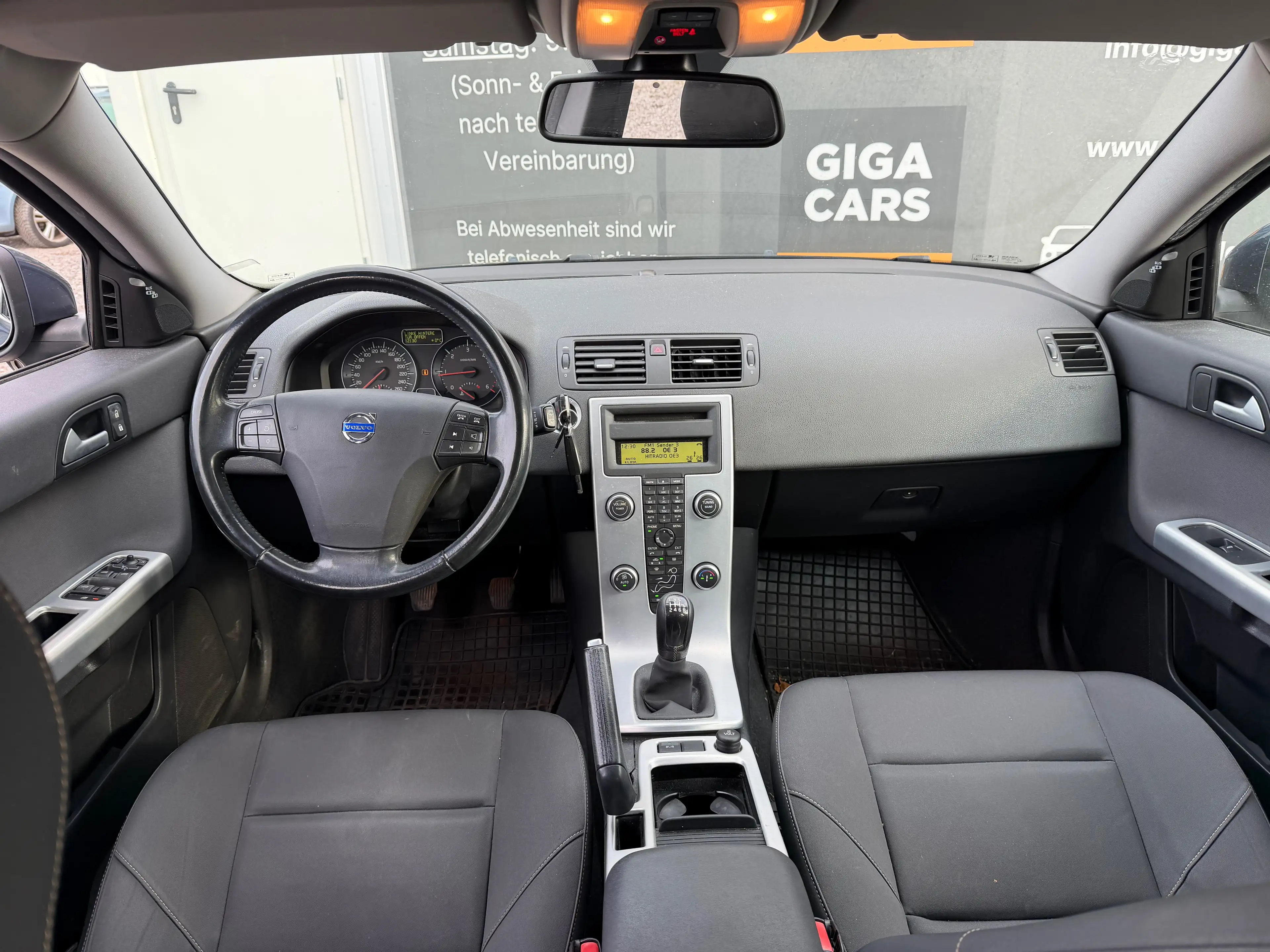 Volvo V50 D3 Momentum — photo 9