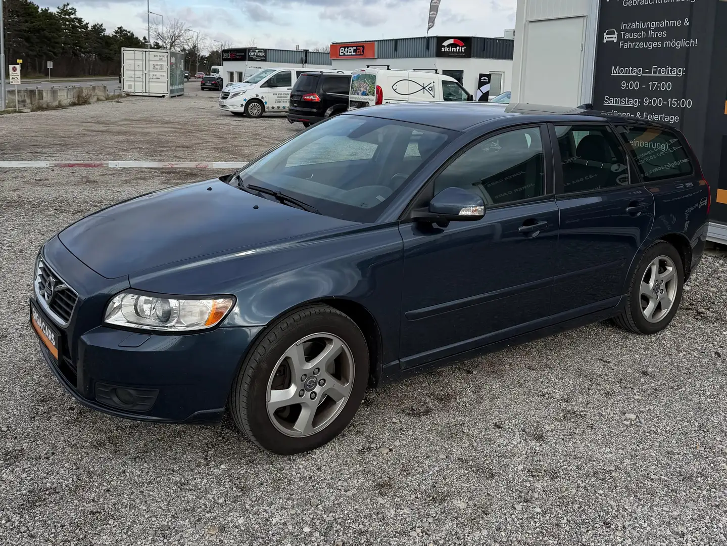 Volvo V50 D3 Momentum Blau - 2
