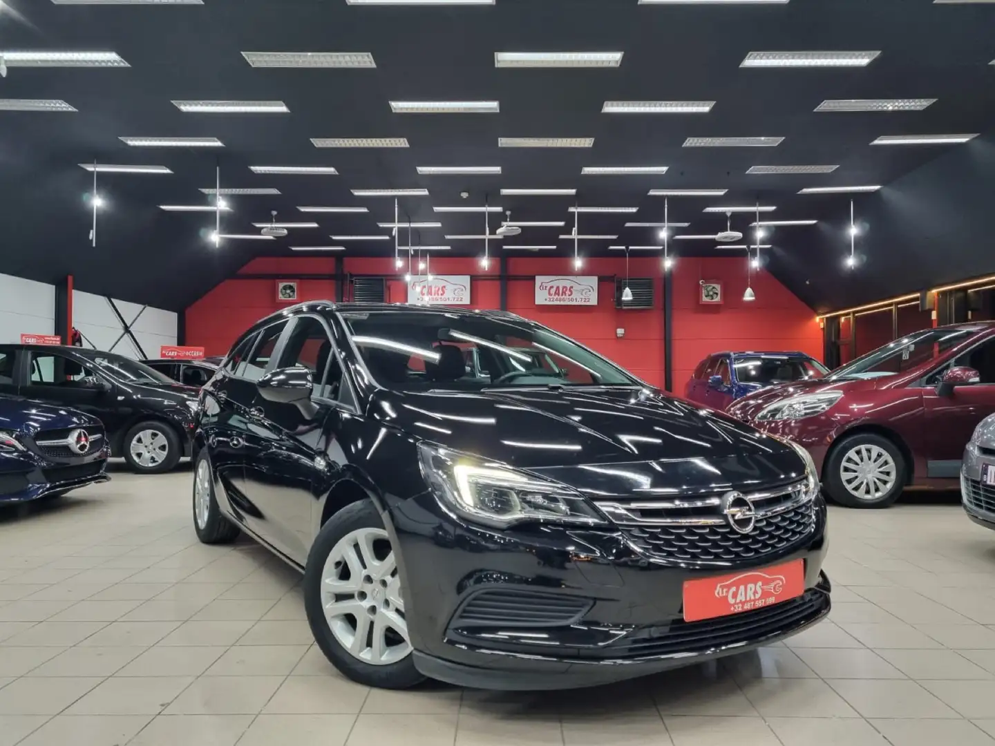 Opel Astra 1.6 D Start/Stop Sports Tourer Edition**86000KM'S* Schwarz - 1