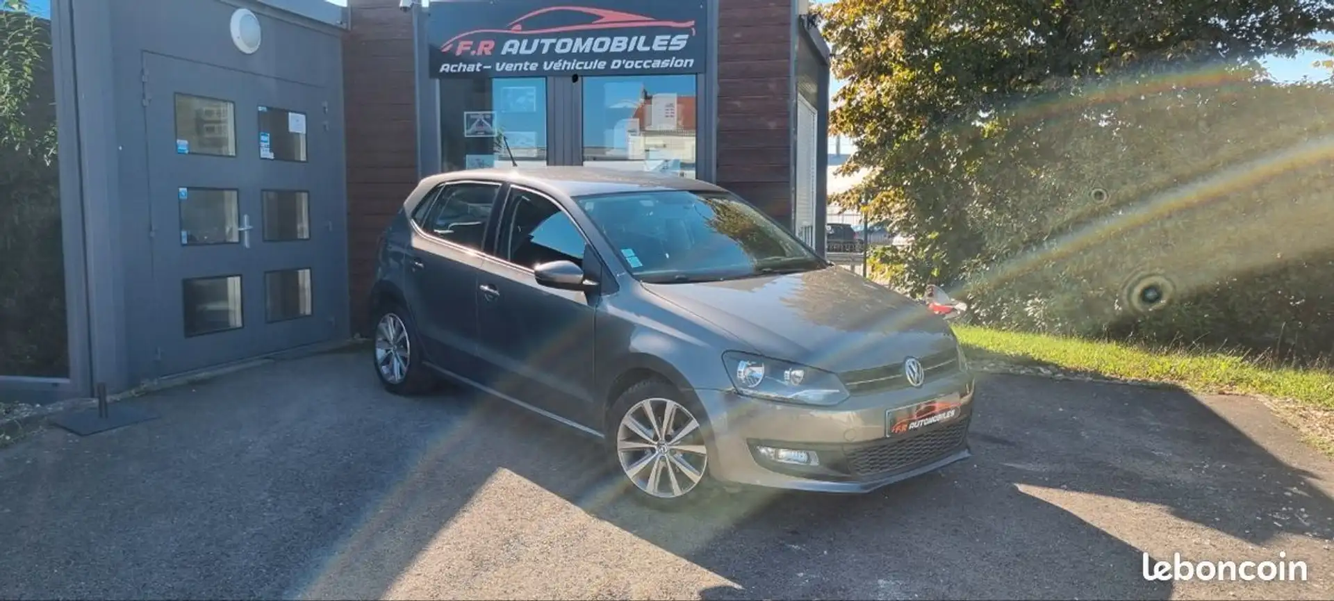 Volkswagen Polo 1.6 tdi 90 ch style - 2