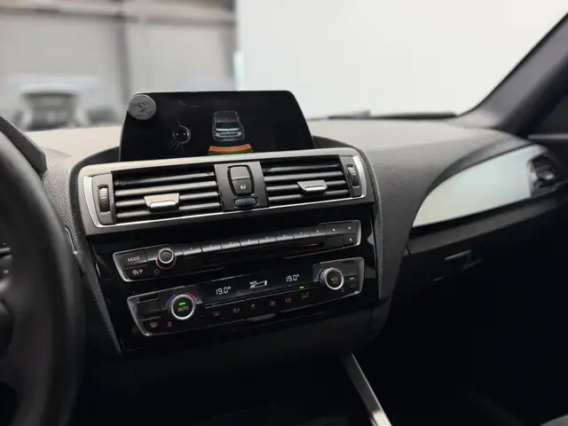 BMW 1 Series view 11