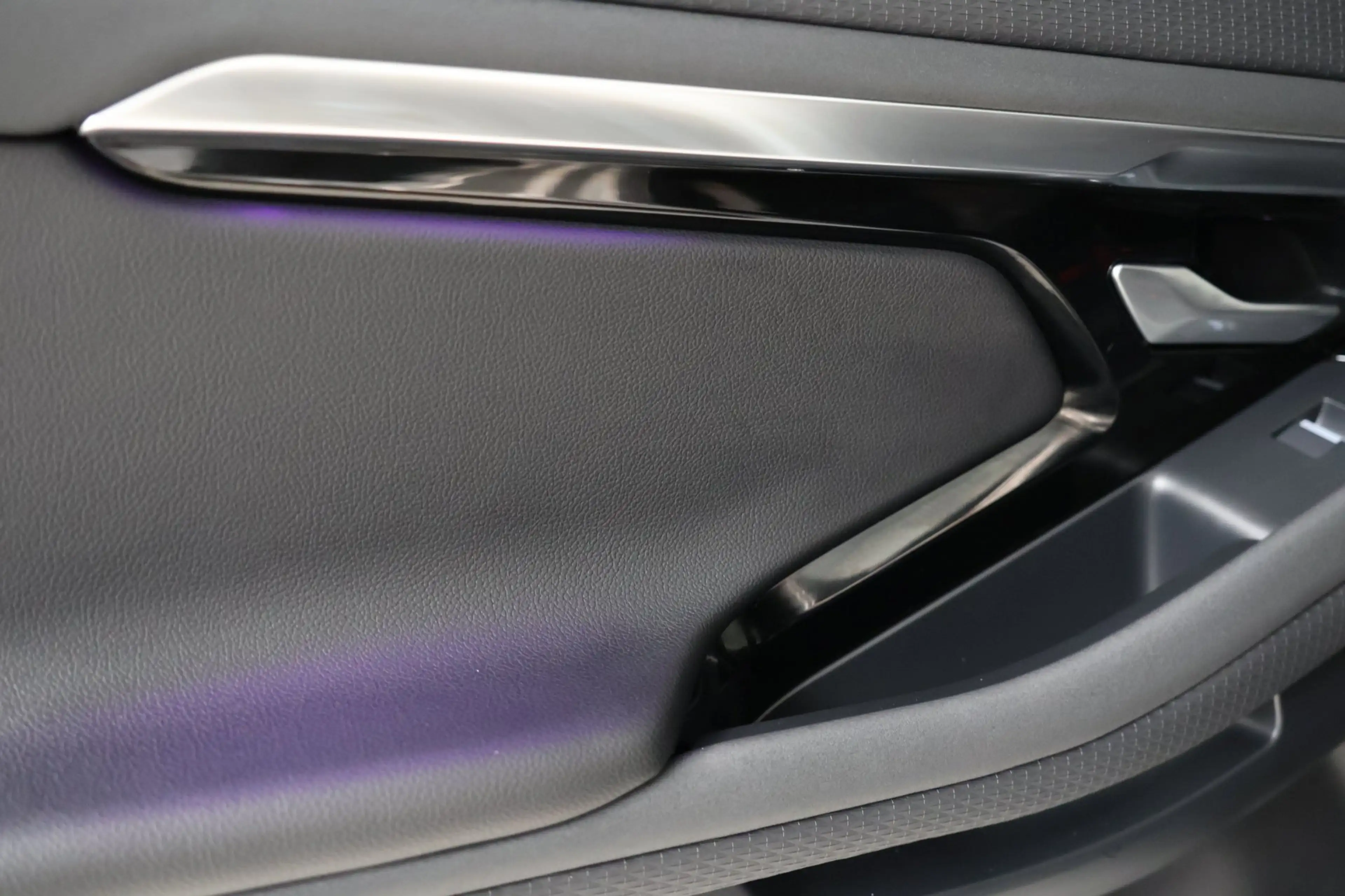 Land Rover Range Rover Evoque 1.5 P300e AWD R-Dynamic HSE | panoramadak | meridi — photo 45