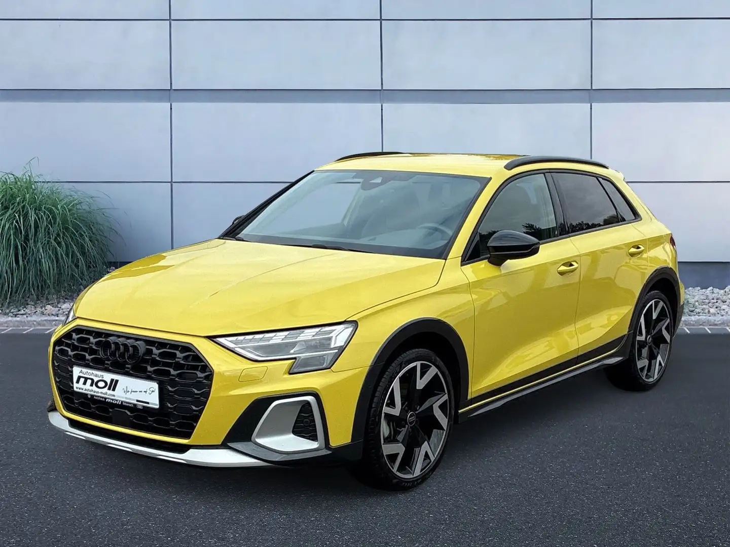 Audi A3 35 TFSI 110(150) kW(PS) S tronic Gelb - 1