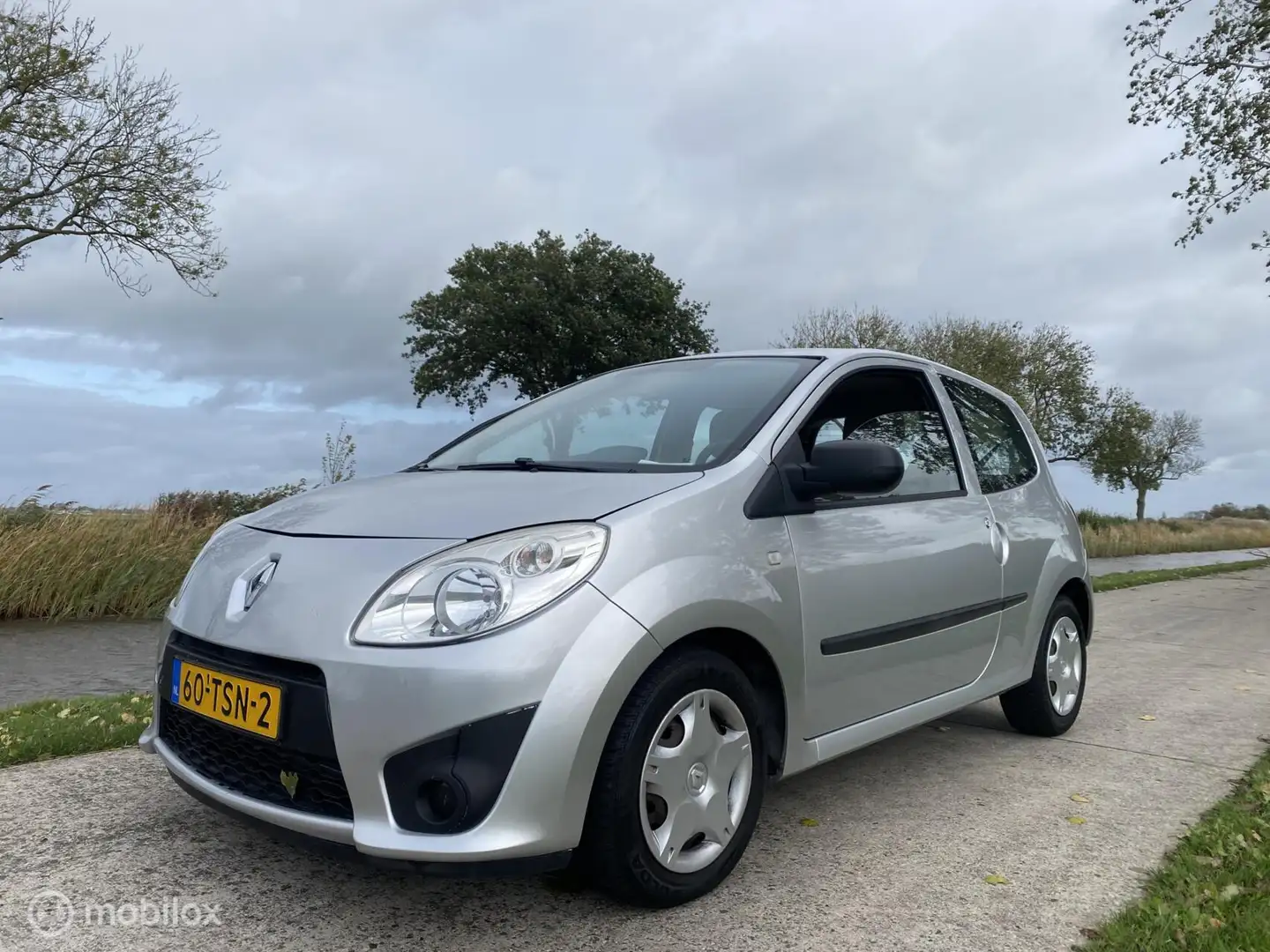 Renault Twingo 1.2 16V Authentique / Airco / Nw APK / NAP! Grijs - 1