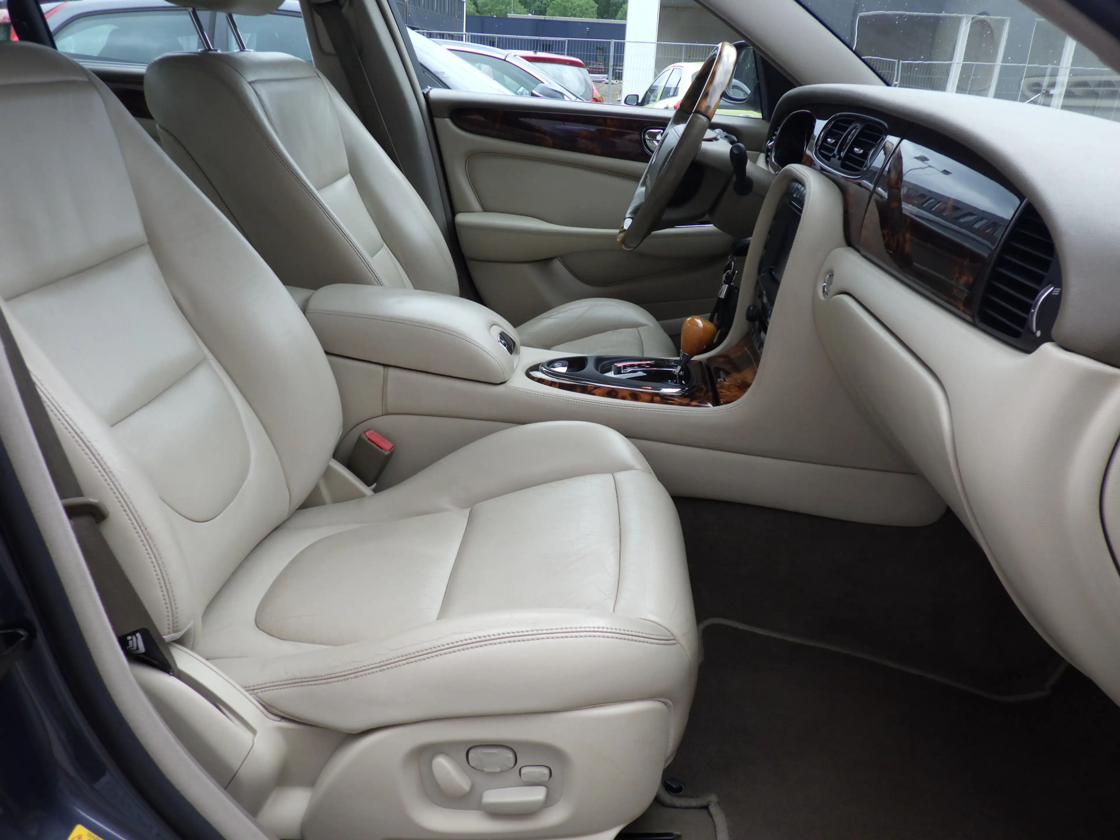 Jaguar XJ 4.2 V8 AUT Executive, Leder, Cruise, PDC, Compleet — photo 26