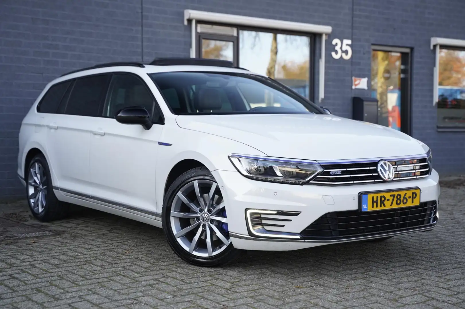 Volkswagen Passat Variant 1.4 TSI GTE Highline Trekhaak Pano Wit - 2