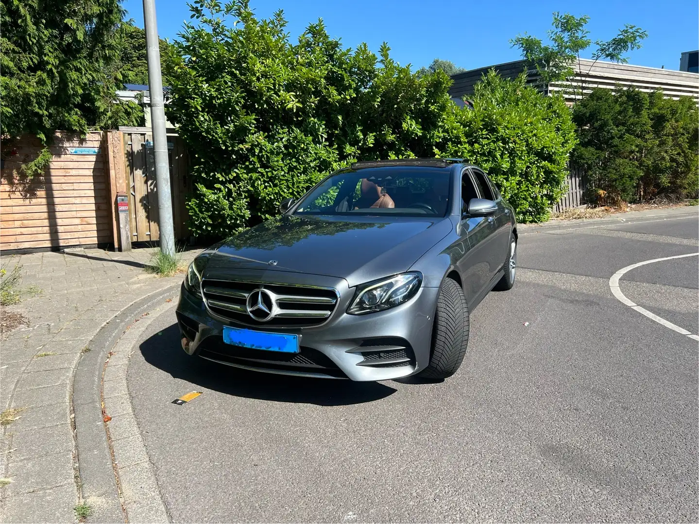 Mercedes-Benz E 200 Premium Plus AMG Grijs - 2
