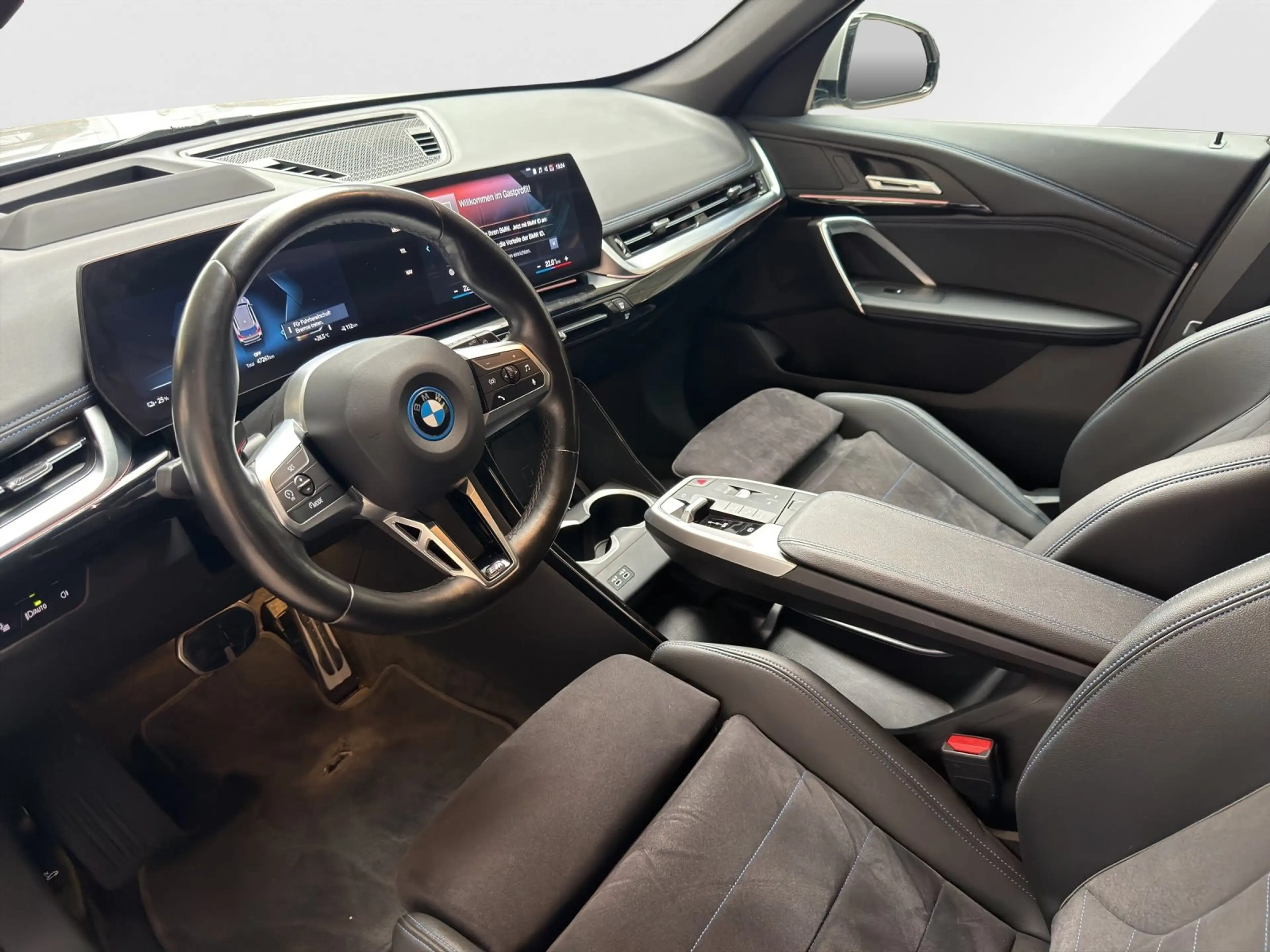 BMW iX 1 xDrive30 M Sport/LCPro/Head.Up/PA+/DA+/AHK — photo 11